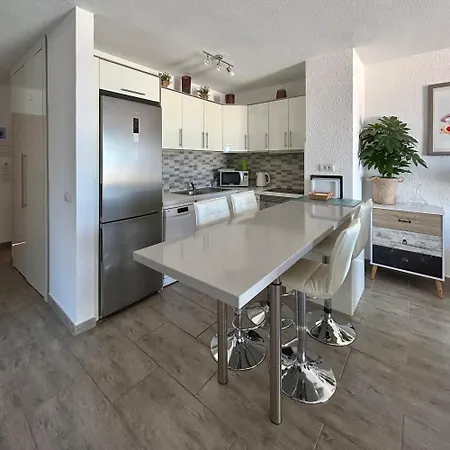 2 Bdr Penthouse Apt, Sea Views, Heated Pool K211 アパート