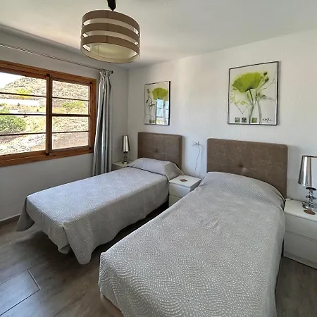 Appartement 2 Bdr Penthouse Apt, Sea Views, Heated Pool K211 *