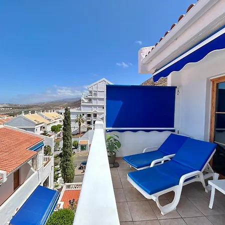 2 Bdr Penthouse Apt, Sea Views, Heated Pool K211 *