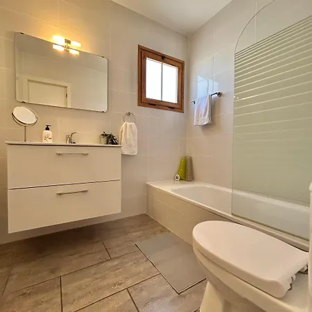 Apartment 2 Bdr Penthouse Apt, Sea Views, Heated Pool K211 Los Cristianos (Tenerife)