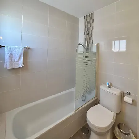 2 Bdr Penthouse Apt, Sea Views, Heated Pool K211 * Los Cristianos (Tenerife)