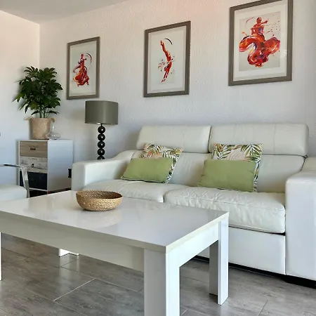 Apartment 2 Bdr Penthouse Apt, Sea Views, Heated Pool K211 *