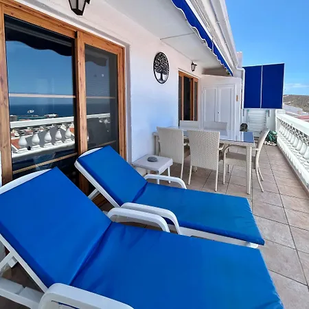 2 Bdr Penthouse Apt, Sea Views, Heated Pool K211 Apartment *