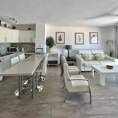 Apartment 2 Bdr Penthouse Apt, Sea Views, Heated Pool K211 Los Cristianos (Tenerife)