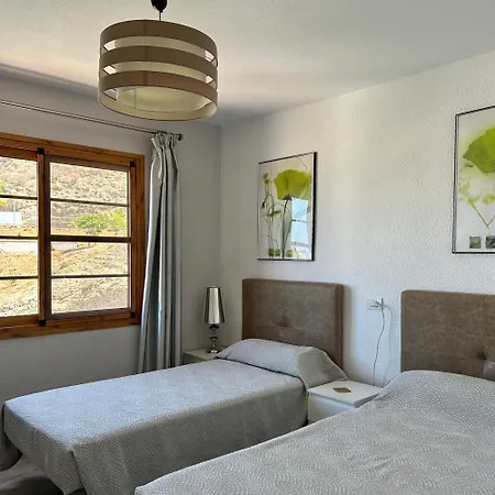 2 Bdr Penthouse Apt, Sea Views, Heated Pool K211 *