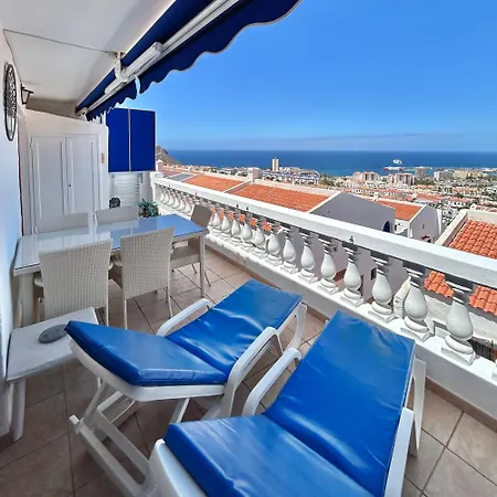 2 Bdr Penthouse Apt, Sea Views, Heated Pool K211 Apartment