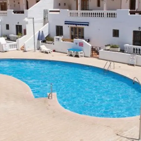 2 Bdr Penthouse Apt, Sea Views, Heated Pool K211